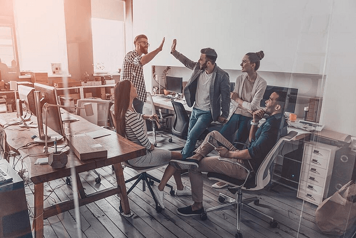 O primeiro passo é montar uma equipe de vendas de sucesso para sua empresa