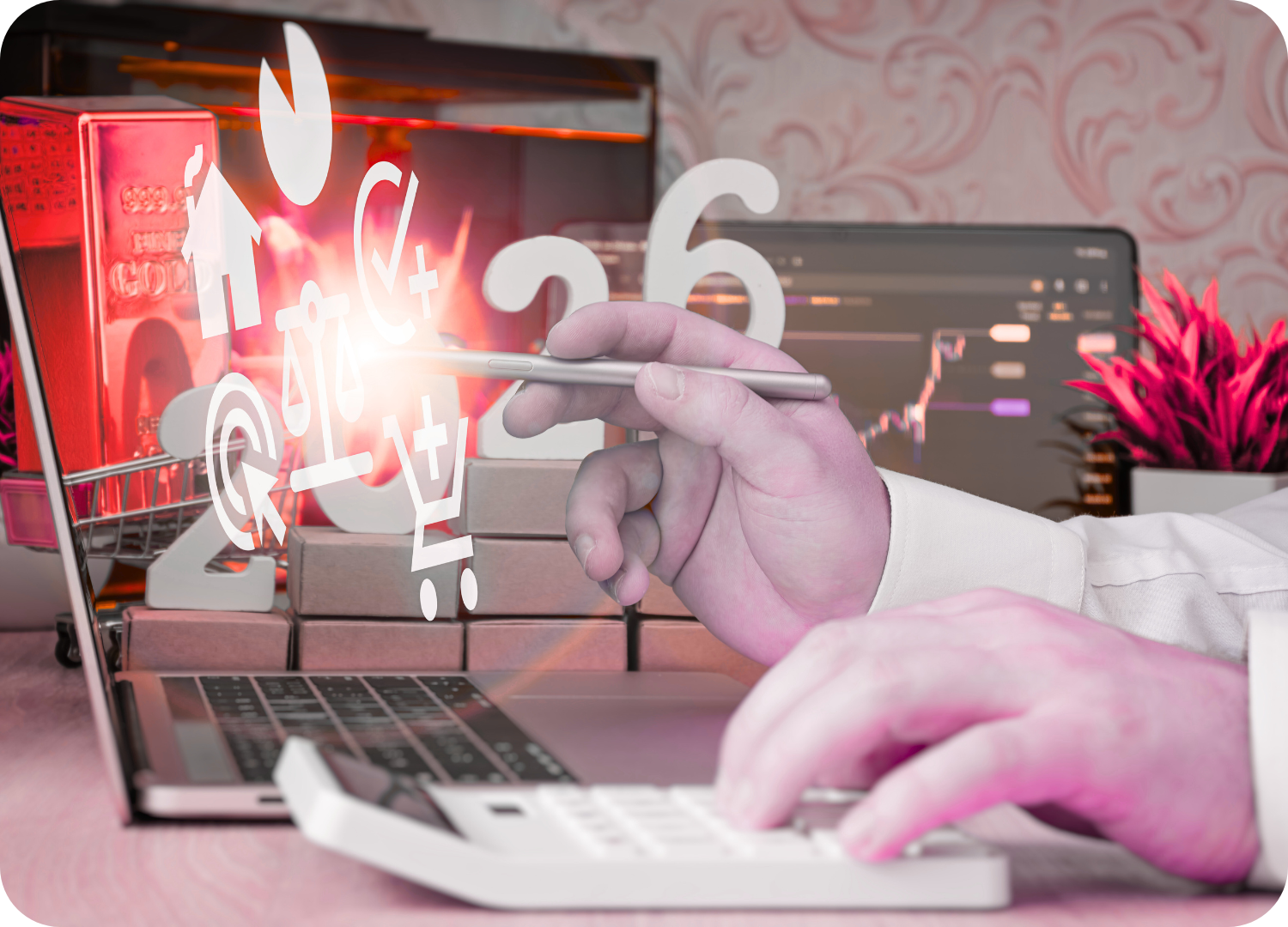 Mãos calculando em uma calculadora sobre um laptop. A tela mostra o número "26" e ícones digitais (e-commerce, casa, gráficos) projetados como se estivessem saindo da tela, simbolizando as tendências de marketing digital de 2026 e a otimização de custos.